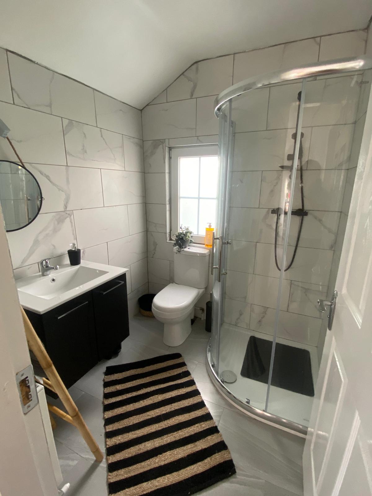 4 bed bungalow and separate double bedroom apartment 