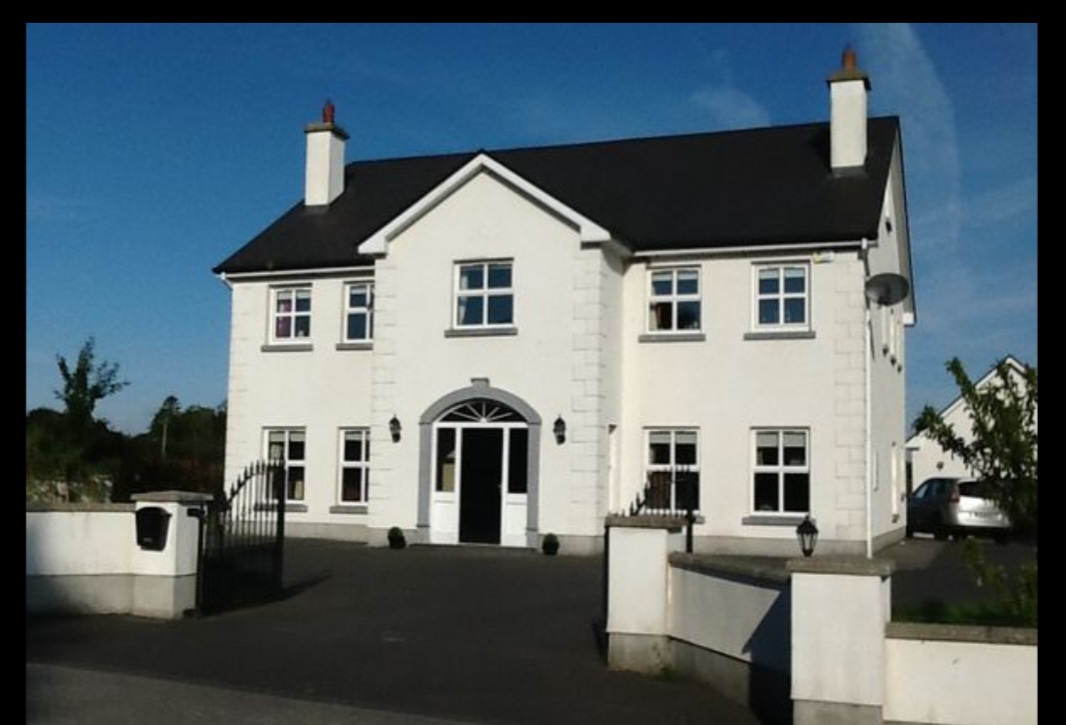 Spacious 5 bedroom, 4600sq foot Ryder Cup accommodation.. 140 km from Ryder Cup. Car use can be provided if required. All modern conveniences. Available for up to 2 weeks around time of Ryder Cup.