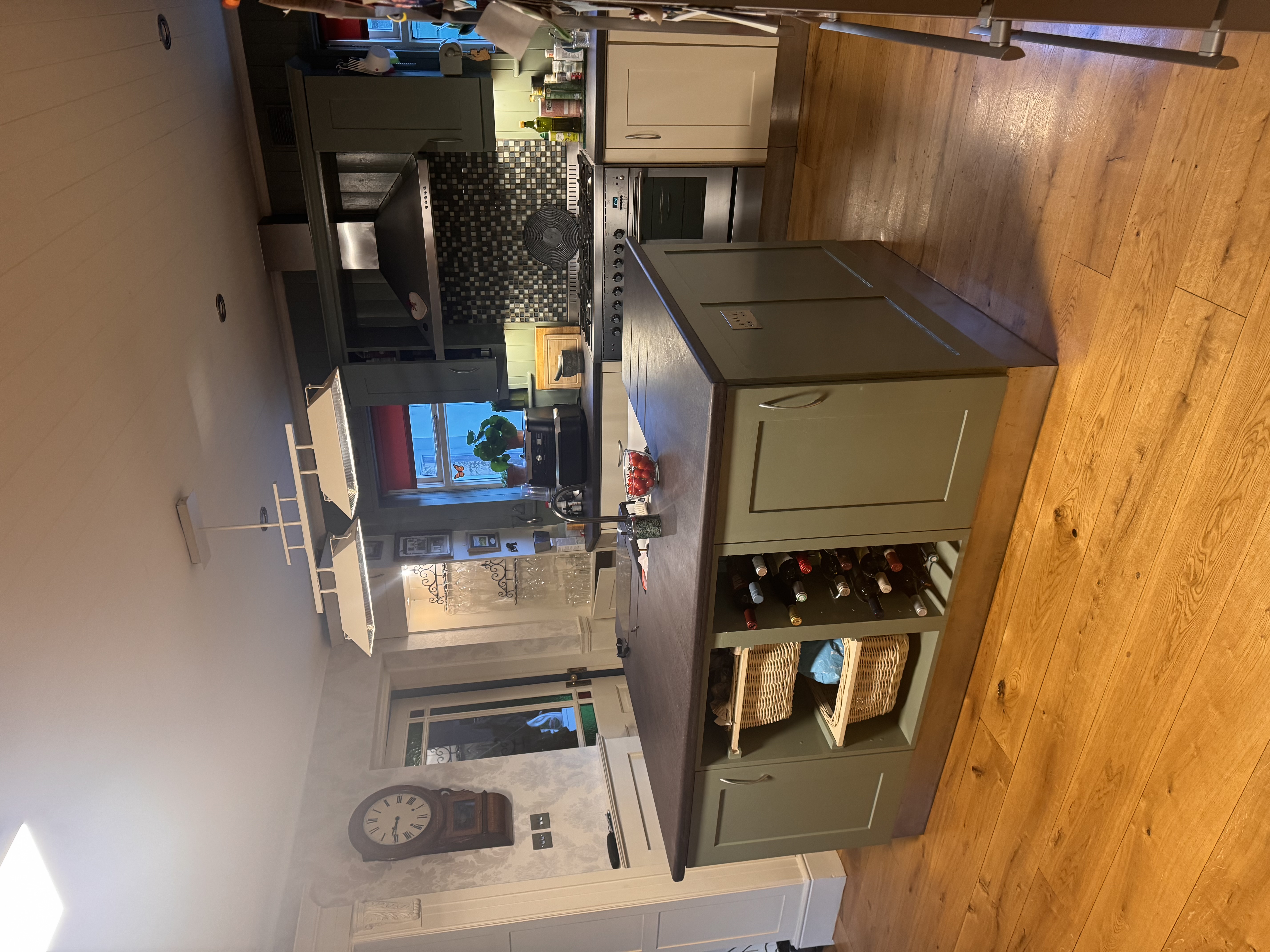 4 Bedroom, 2 en-suite. Detached dormer house.