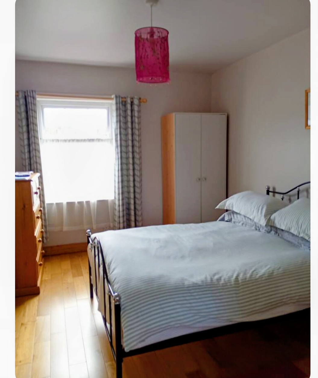 Double bedroom with breakfast and free off street parking