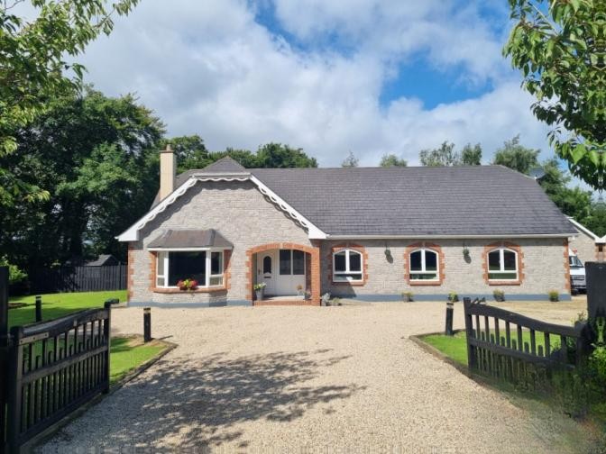 5 Bed Property in Toomevara, Co. Tipperary