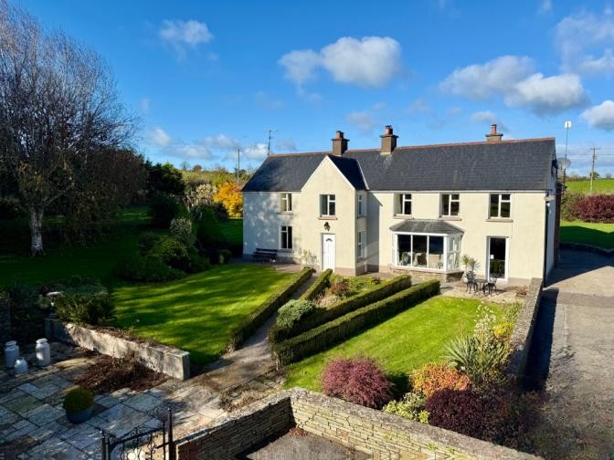 6 Bed Farmhouse in Riverstick, Co. Cork