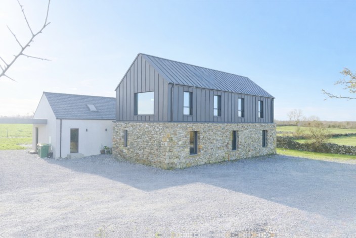5 Bed Farmhouse in Loughrea, Co. Galway