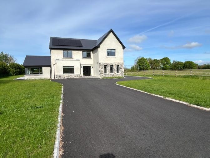6 Bed House in Ennis, Co. Clare
