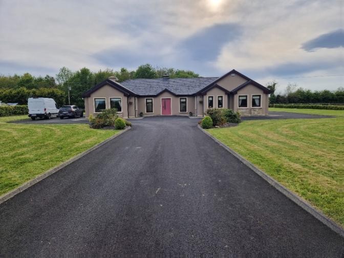 4 Bed House in Ballymacelligott, Co. Kerry