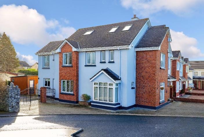 7+ Bed Detached Home in Galway City