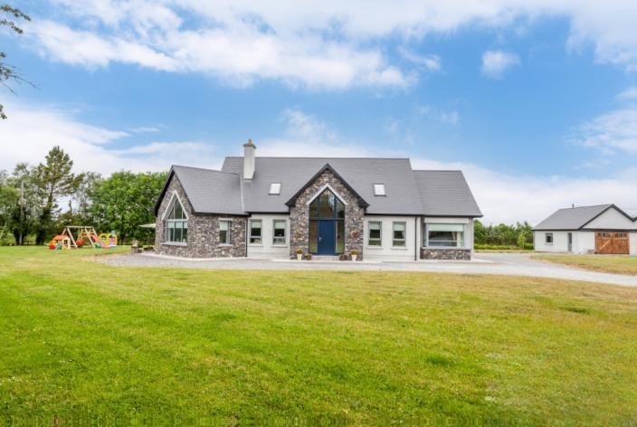 6 Bed House in Rathdowney, Co. Tipperary